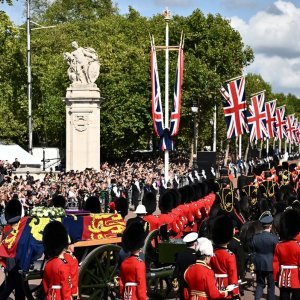 Procesija iz Buckinghamske palače prema Wesminsterskoj palači