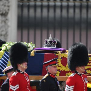 Procesija iz Buckinghamske palače prema Wesminsterskoj palači