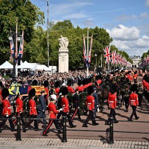 Procesija iz Buckinghamske palače prema Wesminsterskoj palači