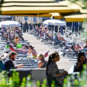 Kupanje u listopadu na plaži Lapad u Dubrovniku