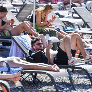 Kupanje u listopadu na plaži Lapad u Dubrovniku