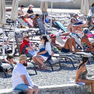 Kupanje u listopadu na plaži Lapad u Dubrovniku