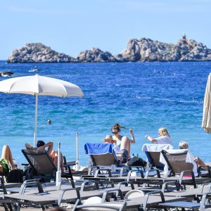 Kupanje u listopadu na plaži Lapad u Dubrovniku