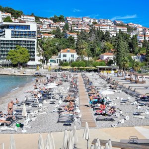 Kupanje u listopadu na plaži Lapad u Dubrovniku