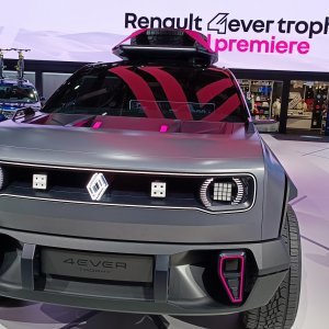Renault 4EVER Trophy show car