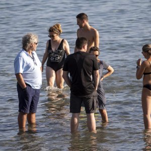 Picigin i kupanje na splitskim Bačvicama