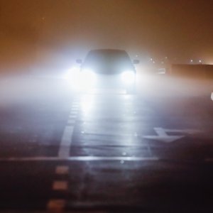 Maglovita večer na zagrebačkim cestama