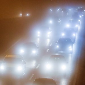 Maglovita večer na zagrebačkim cestama