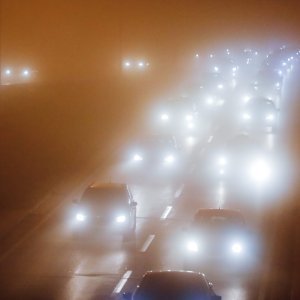 Maglovita večer na zagrebačkim cestama