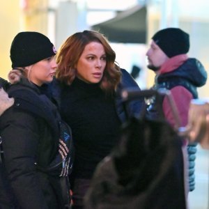 Kate Beckinsale na setu filma 'Canary Black'