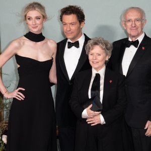 Elizabeth Debicki, Dominic West, Imelda Staunton i Jonathan Pryce