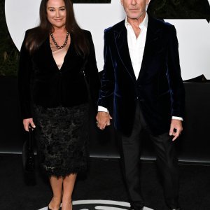 Pierce Brosnan i Keely Shaye Smith