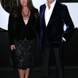 Pierce Brosnan i Keely Shaye Smith