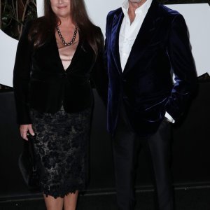 Pierce Brosnan i Keely Shaye Smith