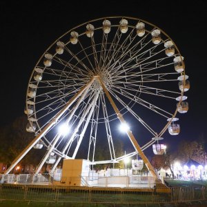 Winter Park - u parku dr. Franje Tuđmana postavljena je nova atrakcija zagrebačkog Adventa, panoramski kotač visok 36 metara