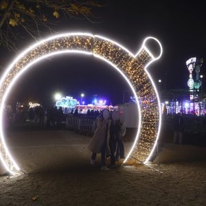 Winter Park - u parku dr. Franje Tuđmana postavljena je nova atrakcija zagrebačkog Adventa, panoramski kotač visok 36 metara