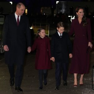 Kate Middleton i princ William s princezom Charlotte i princom Georgeom