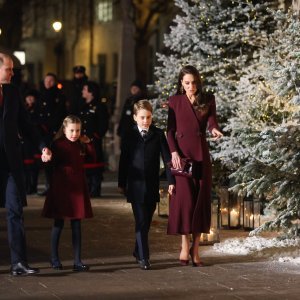 Kate Middleton i princ William s princezom Charlotte i princom Georgeom