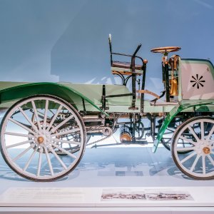 Daimler motorizirano poslovno vozilo iz 1899.