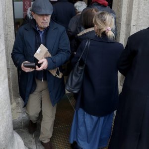 Gužve ispred banaka i bankomata uoči uvođenja eura