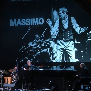 Komemoracija za Massima