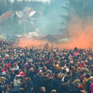 Tradicionalni podnevni ispraćaj stare i doček nove godine u Fužinama (2)