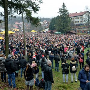 Tradicionalni podnevni ispraćaj stare i doček nove godine u Fužinama (2)