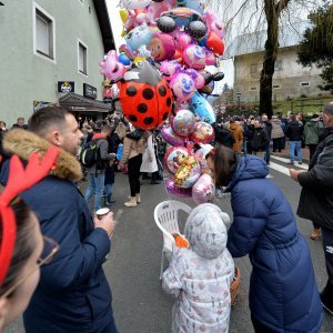 Tradicionalni podnevni ispraćaj stare i doček nove godine u Fužinama (2)