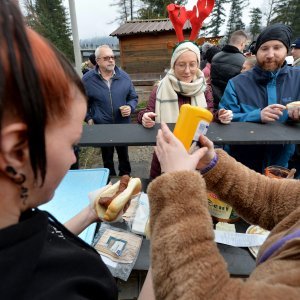 Tradicionalni podnevni ispraćaj stare i doček nove godine u Fužinama (2)