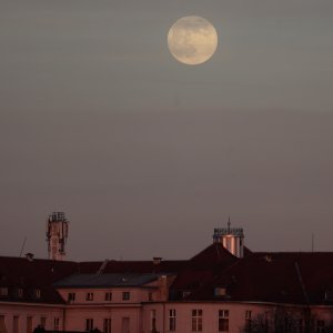 Puni mjesec iznad Zagreba