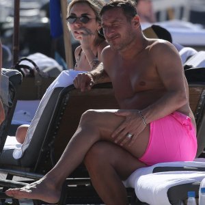 Francesco Totti s djevojkom na plaži