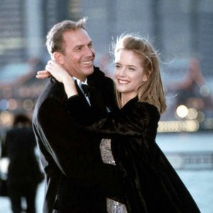 Kevin Costner i Kelly Preston 1999. - film 'Između ljubavi i igre'