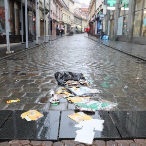 Radnici u štrajku, smeće na ulicama