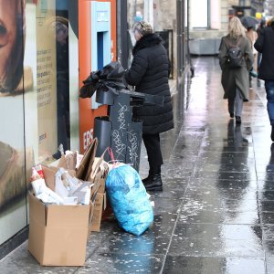 Radnici u štrajku, smeće na ulicama