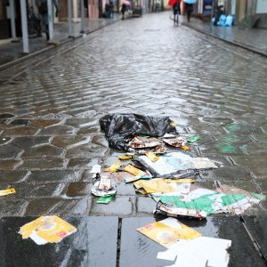 Radnici u štrajku, smeće na ulicama