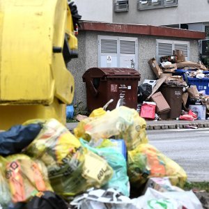 Zagreb zatrpan smećem zbog štrajka radnika Čistoće