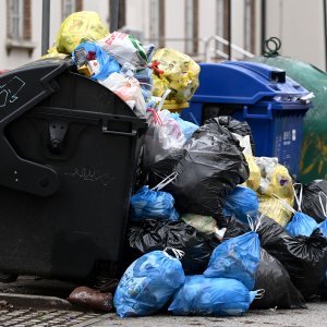 Zagreb zatrpan smećem zbog štrajka radnika Čistoće