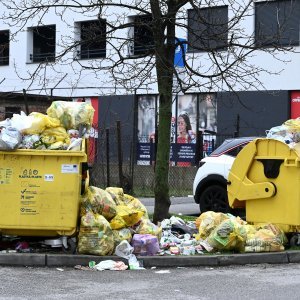 Zagreb zatrpan smećem zbog štrajka radnika Čistoće