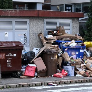 Zagreb zatrpan smećem zbog štrajka radnika Čistoće