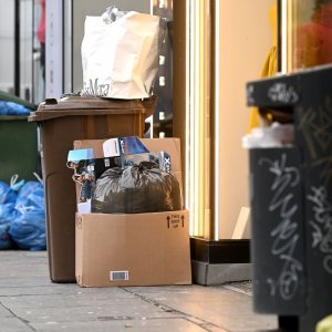 Zagreb zatrpan smećem zbog štrajka radnika Čistoće