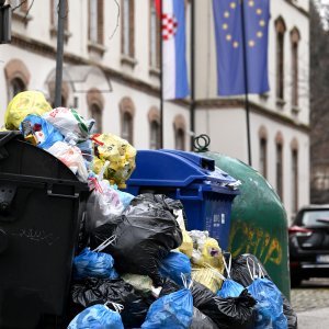 Zagreb zatrpan smećem zbog štrajka radnika Čistoće