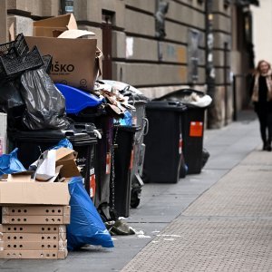 Zagreb zatrpan smećem zbog štrajka radnika Čistoće