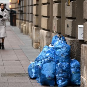 Zagreb zatrpan smećem zbog štrajka radnika Čistoće