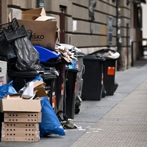 Zagreb zatrpan smećem zbog štrajka radnika Čistoće