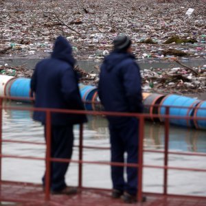 Višegrad: Tone smeća iz tri zemlje plutaju Drinom