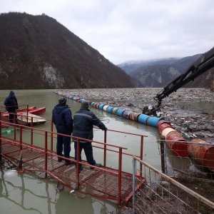 Višegrad: Tone smeća iz tri zemlje plutaju Drinom