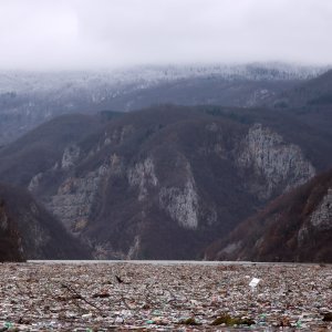 Višegrad: Tone smeća iz tri zemlje plutaju Drinom