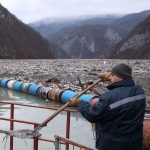 Višegrad: Tone smeća iz tri zemlje plutaju Drinom