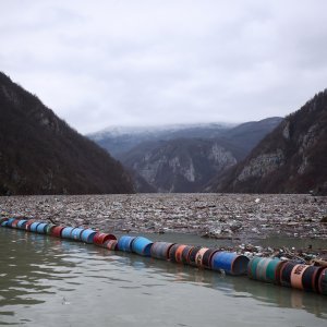 Višegrad: Tone smeća iz tri zemlje plutaju Drinom