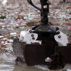 Višegrad: Tone smeća iz tri zemlje plutaju Drinom